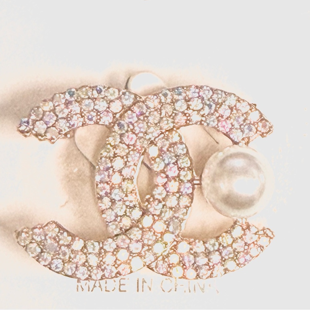 Elegant Crystal and Pearl Brooch